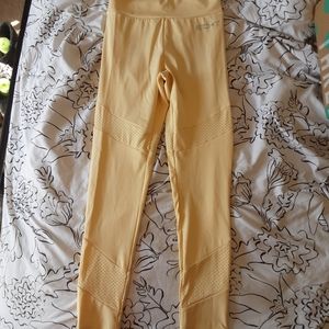 Echt yellow scrunch booty leggings 💛